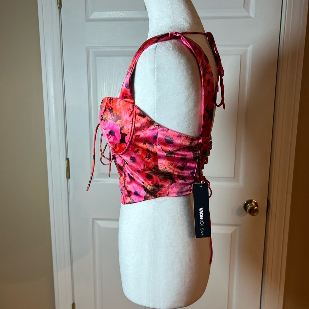 Fashion Nove Womens Size Small Maribelle Fuschia Floral Lace Up Corset Top NWT - Picture 2 of 5